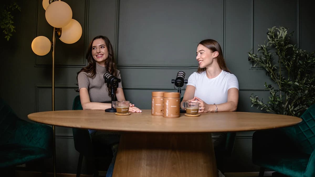 Behind the scenes fotó: két vendég a Zen Space asztalánál